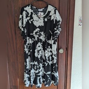 New with Tags SPLA Black & White Floral Flowy Short Sleeve Dress Size 1X